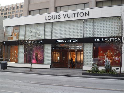 louis vuitton outlets